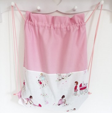 sacca-asilo-bimba-con-nome-dolls