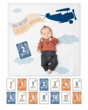 MUSSOLA-neonato-con-milestone-cards-lulujo-greatest-adventure-min