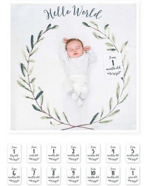 MUSSOLA-neonato-con-milestone-cards-lulujo-hello-world