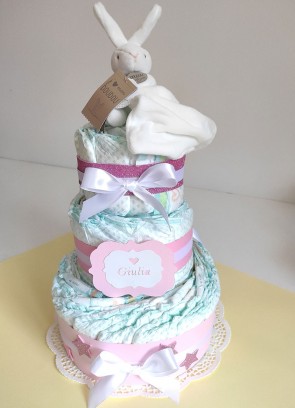 torta-di-pannolini-bimba-con-doudou